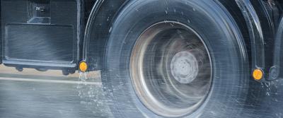 Garde-boue et bavettes pour camions : voici les règles